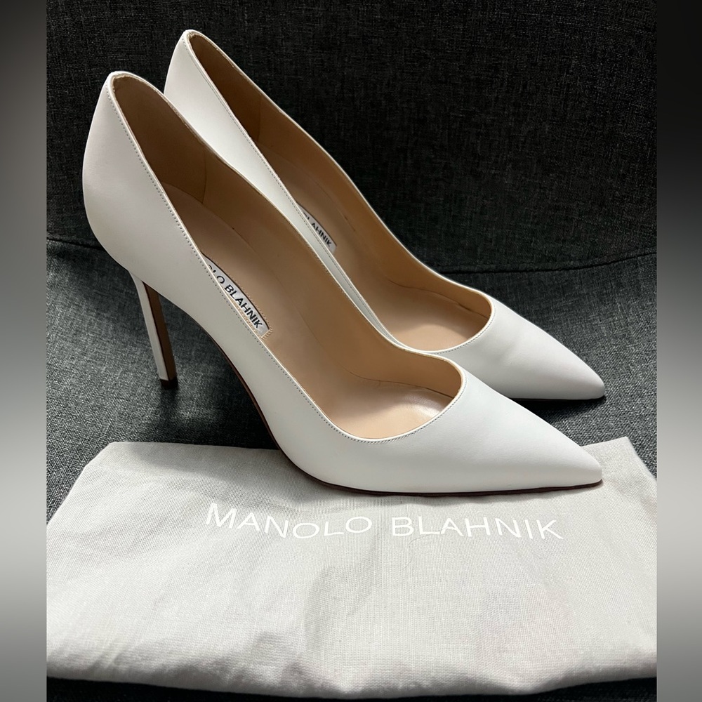 BRAND NEW Manolo Blahnik Satin Heels